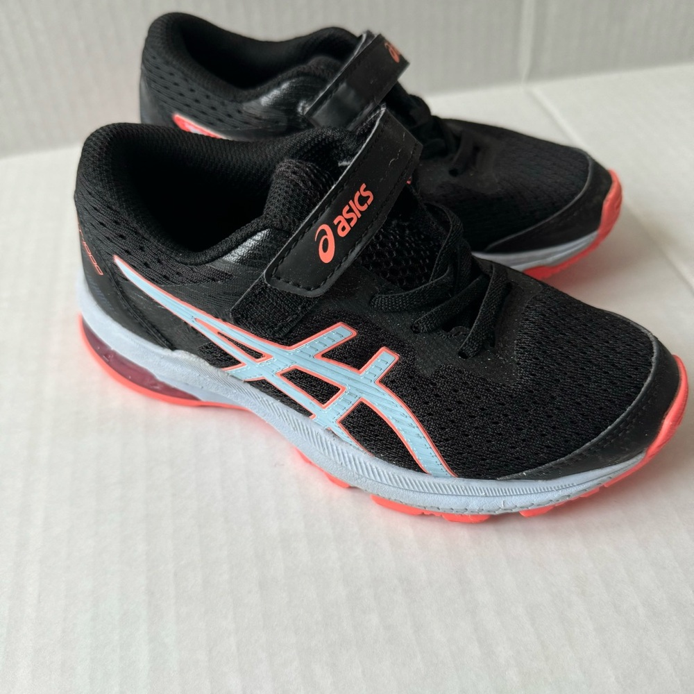Kids Asics Black White neon trainers. Sneakers - kids size 12